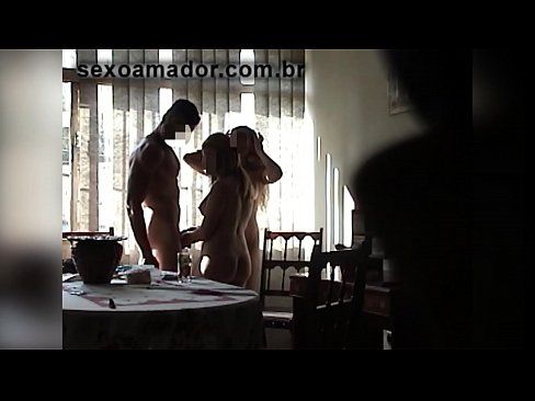 ❤️ געשלעכט פרענדז פאַרבעטן אַ ריז מענטש און אַ דרייסאַם מיט אים ❤ פּאָרנאָ ביי yi.porn33.top